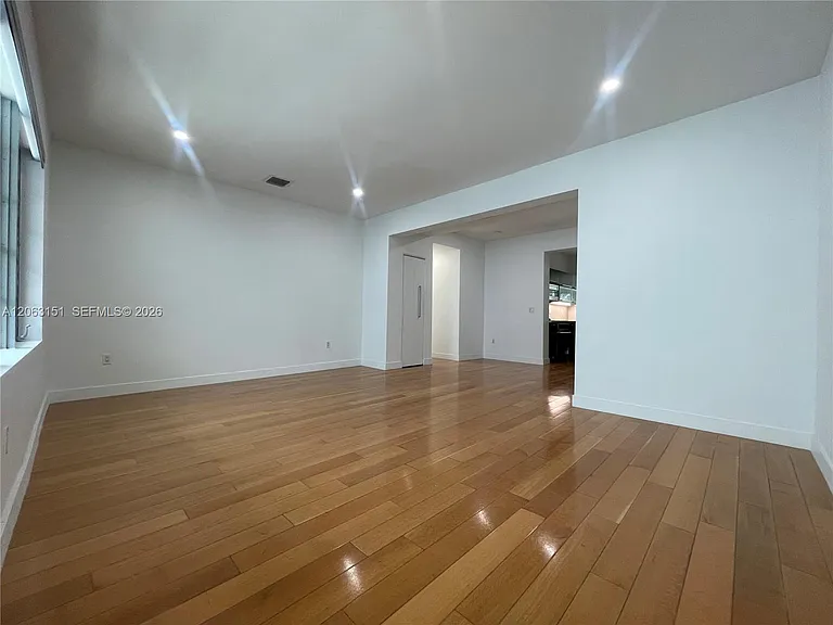2021 Meridian Ave #12 — Photo 2