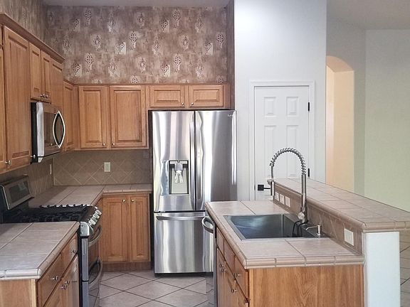 4th image of 1087 N Avenida Jeanine