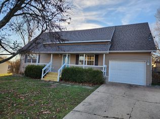 707 Roberts St, Ava, MO 65608