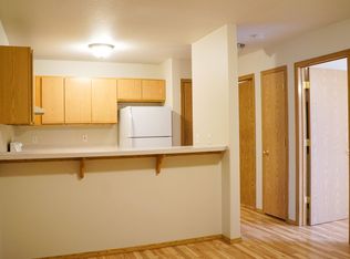 Bright Top Floor SE 1Bdr w/ Breakfast Bar & Balcony, Portland, OR 97202