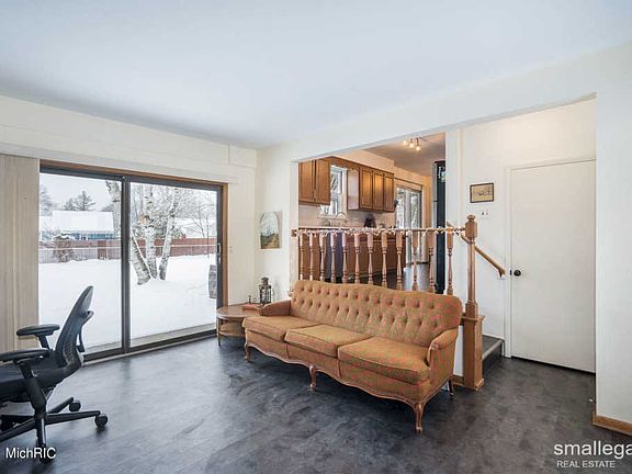 3rd image of 3065 Rickman Ave NE