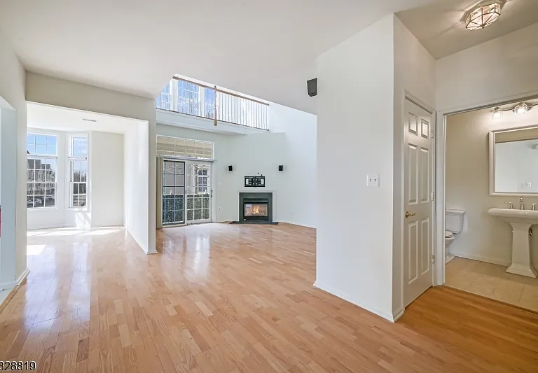 103 Crown Ct — Photo 10