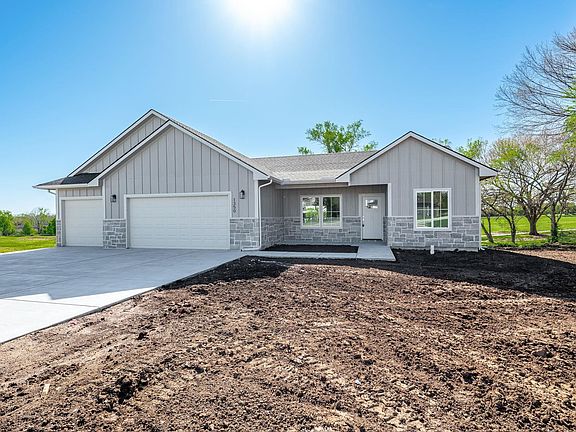 3rd image of 1350 Skyview Dr