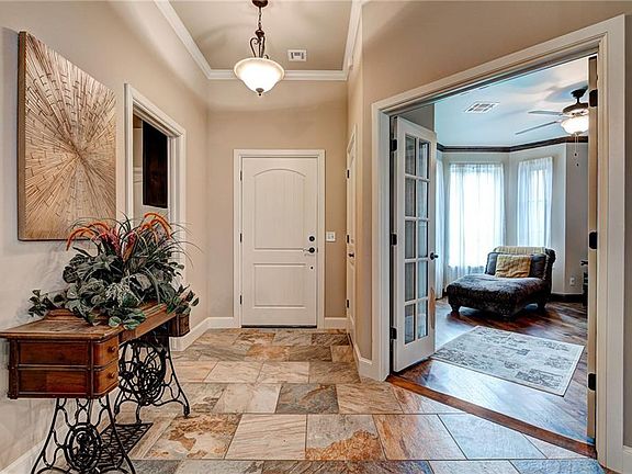 3rd image of 1105 Stoneridge Dr
