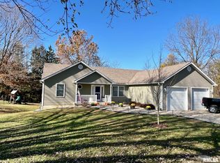 805 N 14th St, Petersburg, IL 62675