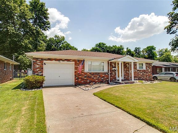 3rd image of 971 Cedar Dr