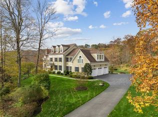 18 Hammond Ridge Rd, Mount Kisco, NY 10549