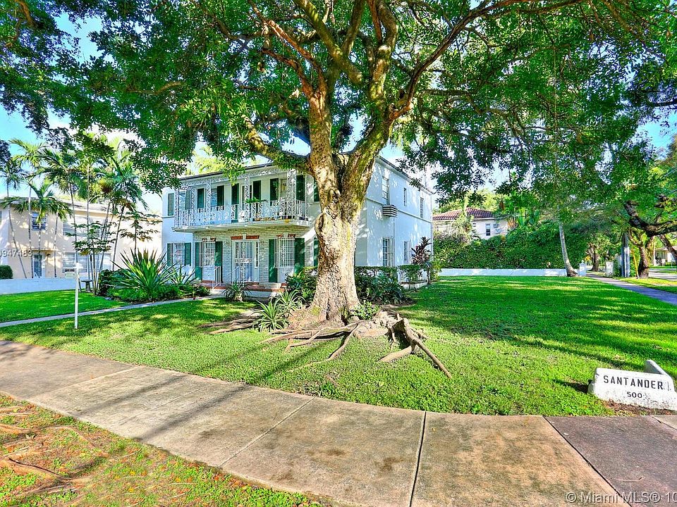 A wonderful & central Coral Gables location. Close to Miracle Mile, parks, restaurants and shops.