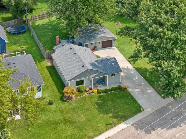 516 Church St, Almont, MI 48003