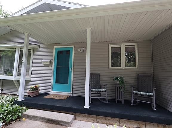4th image of 5721 Meadowood Dr