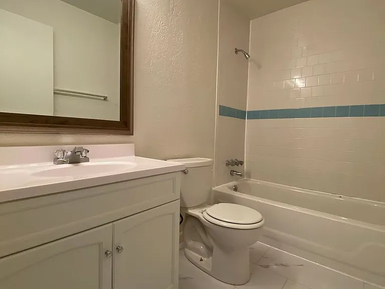 733 Hemlock Sq — Photo 6