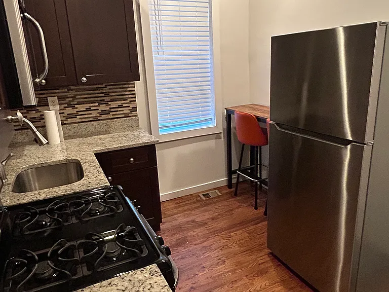 732 N Troy St #1 — Photo 7