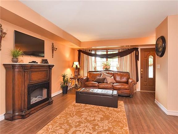 5th image of 367 Tanglewood Dr