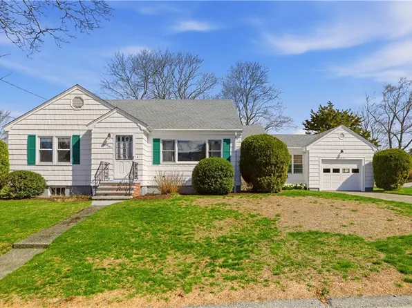 24 Kearns Ave, Tiverton, RI 02878