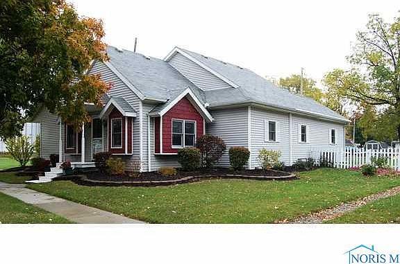 2nd image of 228 N Oak St