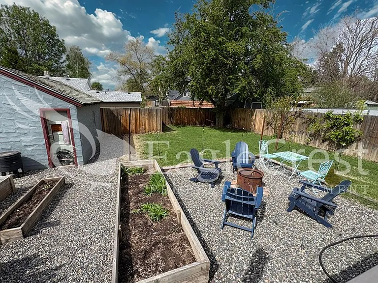 1031 N Clinton St — Photo 7