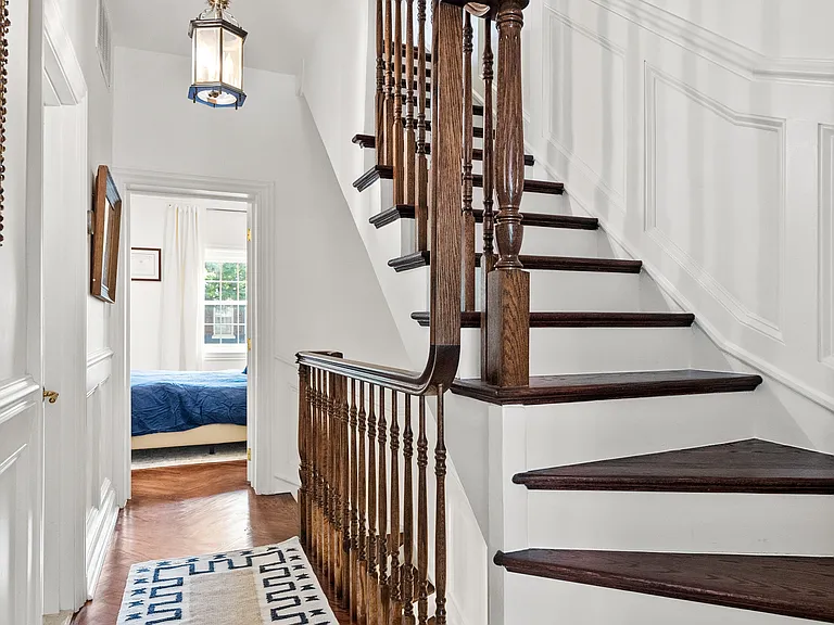 1063 Thomas Jefferson St NW — Photo 19