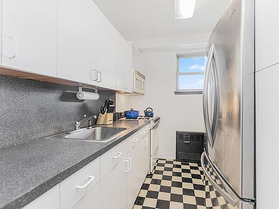 4th image of 5800 Arlington Ave APT 12D