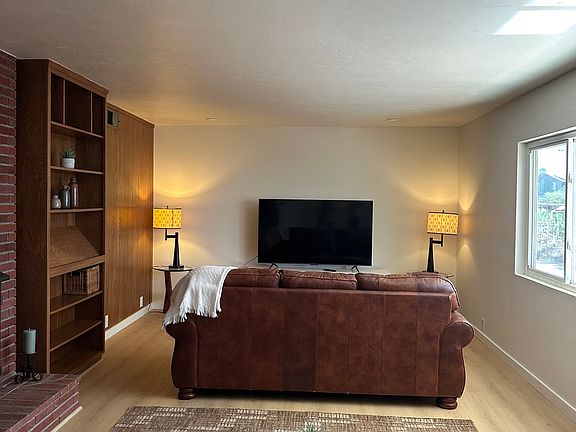 5th image of 1300 Oak Ave
