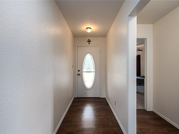 3rd image of 802 Boulder Dr