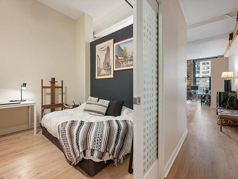 300 W Grand Ave #307 — Photo 8