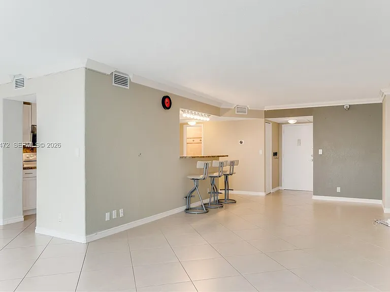 1000 Parkview Dr #614 — Photo 10