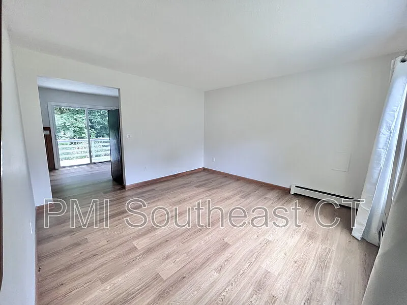 3 bed, 2.0 bath, 1153 sqft, $2,100 — Photo 4