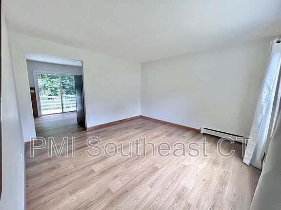 4th image of 55 Hedge Ave