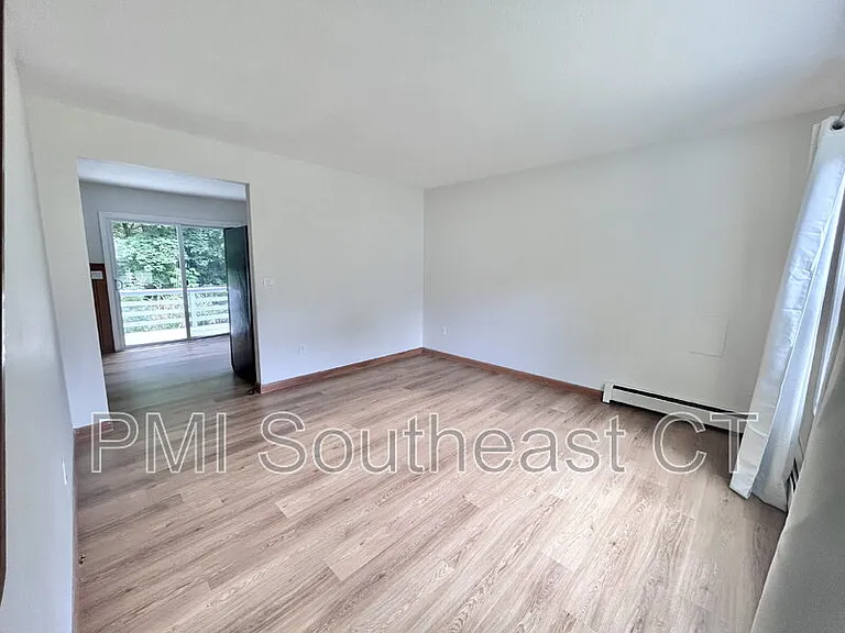 55 Hedge Ave — Photo 4