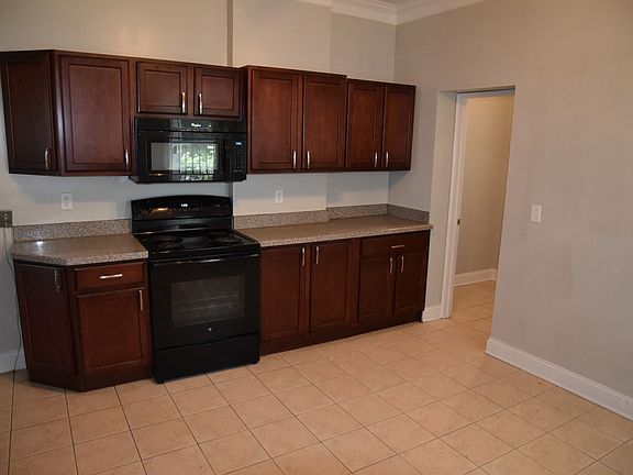 4th image of 884-886 E Livingston Ave