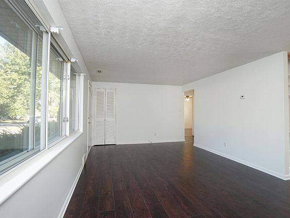5th image of 3814 Saranac Dr