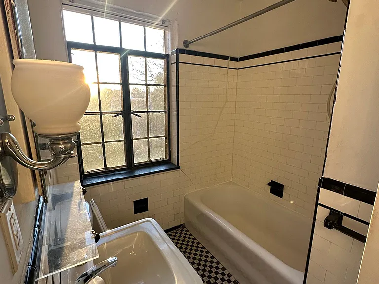 1212 Delaware Ave #D6 — Photo 8