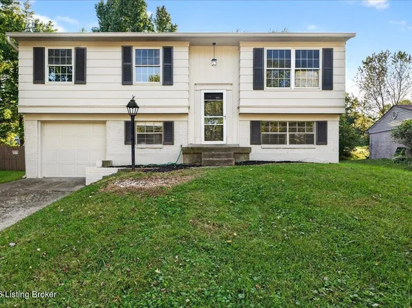 3912 Riveroaks Cir, Louisville, KY 40241