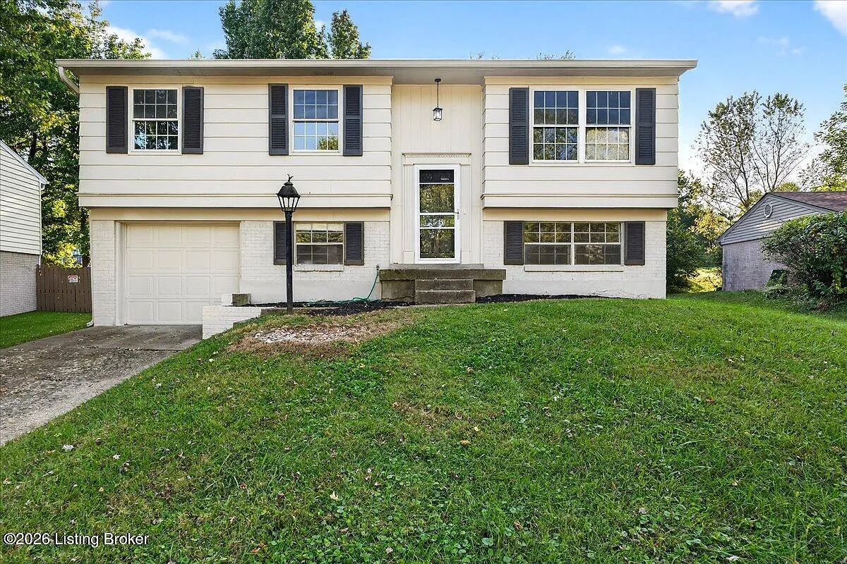 3912 Riveroaks Cir photo 1