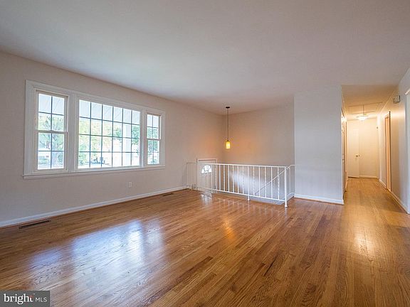 2nd image of 512 Jo Ann Dr