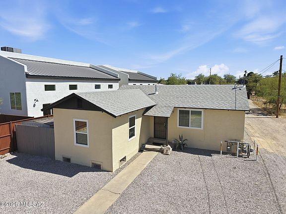 2nd image of 3720 E Monte Vista Dr