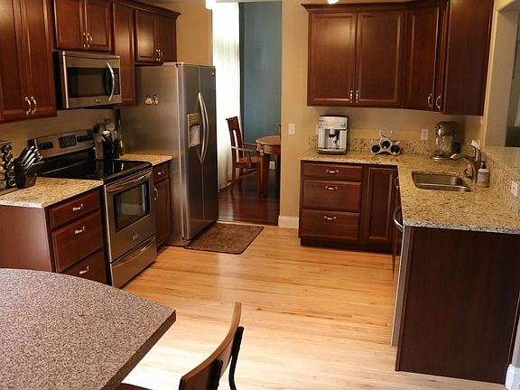 3rd image of 2308 Hyacinth Rd