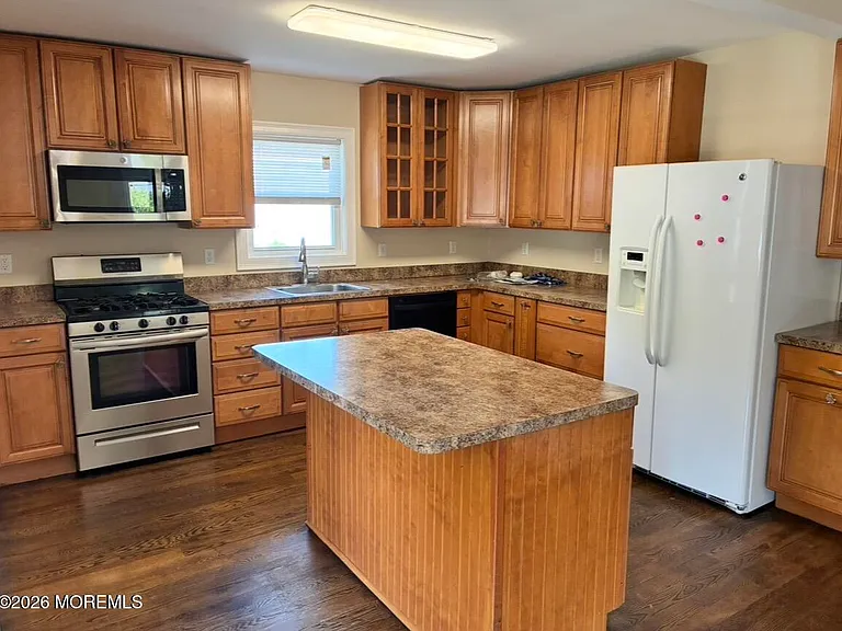 124 Wilson Ave — Photo 4