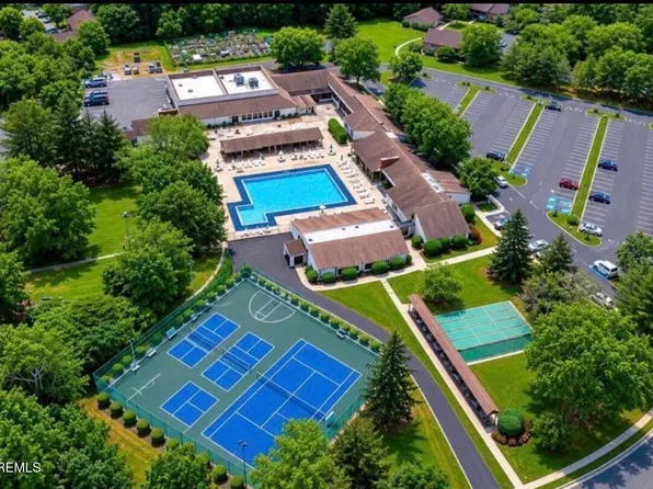 35 Amberly Dr Unit J, Manalapan, NJ 07726