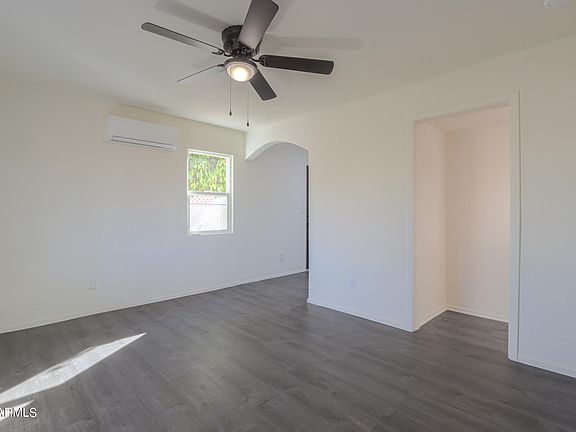 3rd image of 1135 E 6TH Street