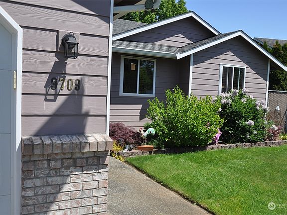 5th image of 9709 64th Drive NE