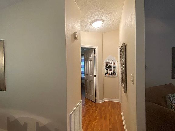 5th image of 16 Ivanhoe Ct