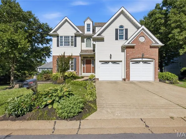 2143 Oak Dr, Saint Louis, MO 63131