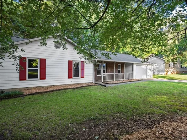 11006 Clearwater Dr, Hampton, GA 30228