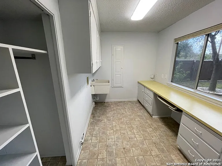 427 Indigo St — Photo 18