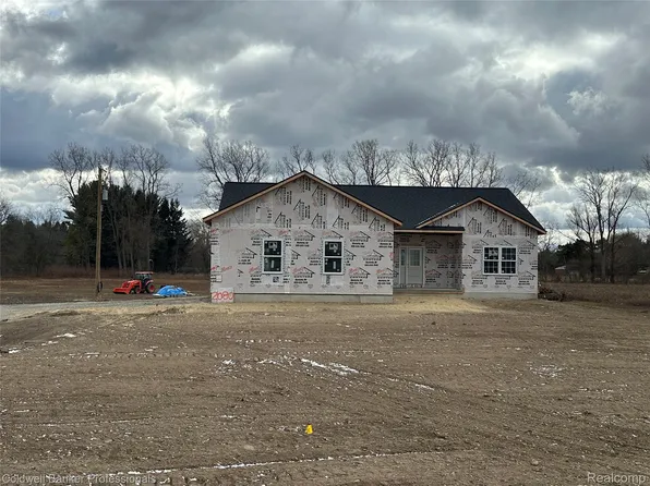 2080 Bowers Rd, Lapeer, MI 48446