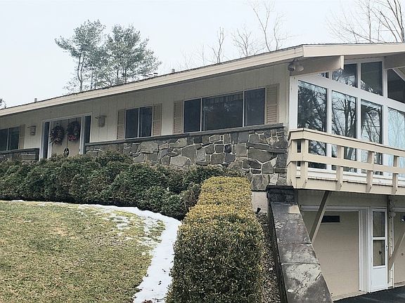 3rd image of 3700 Pheasant Ln