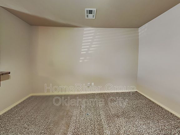 4th image of 1009 SW 92nd St