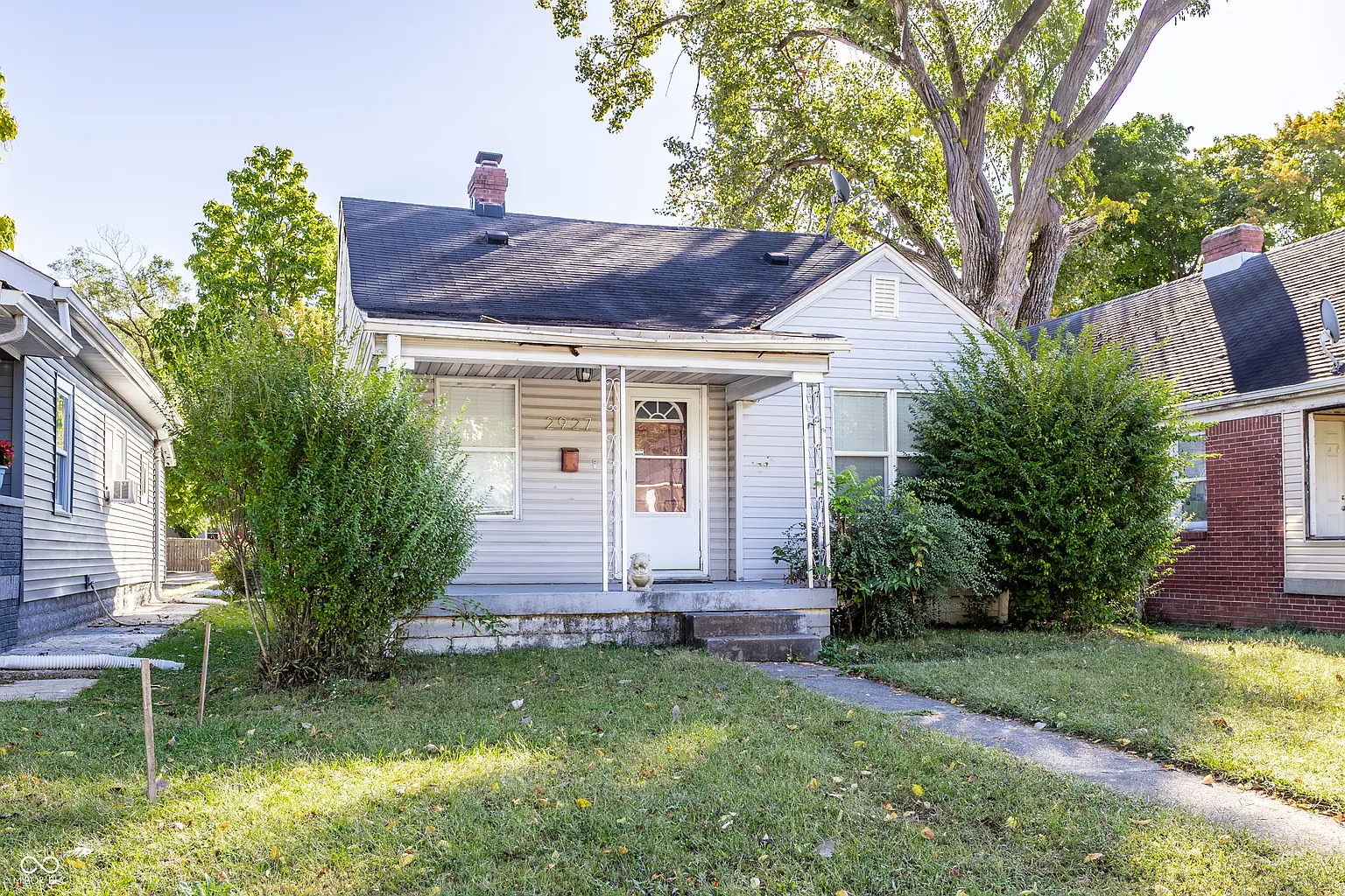 2927 Station St photo 1