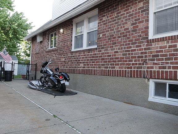 3rd image of 19 John Ave